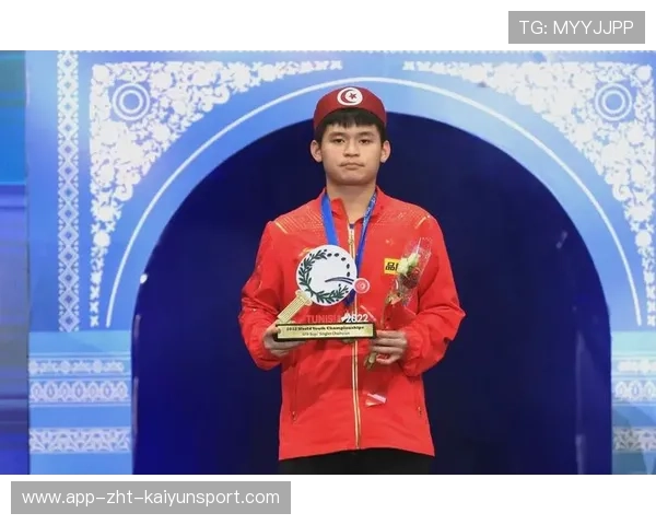 乒乓球逆天反应回球，观众直呼没看清