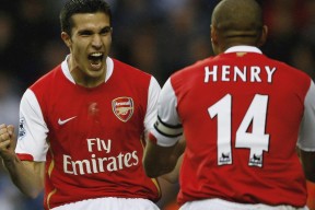 开云体育官方-布克：赛前就讨论过赢下马刺争取连胜，球队更衣室氛围很棒，布克比赛视频