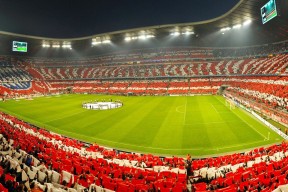 开云体育全站-巴黎圣日耳曼三连胜，姆巴佩再度闪耀赛场，巴黎续约姆巴佩